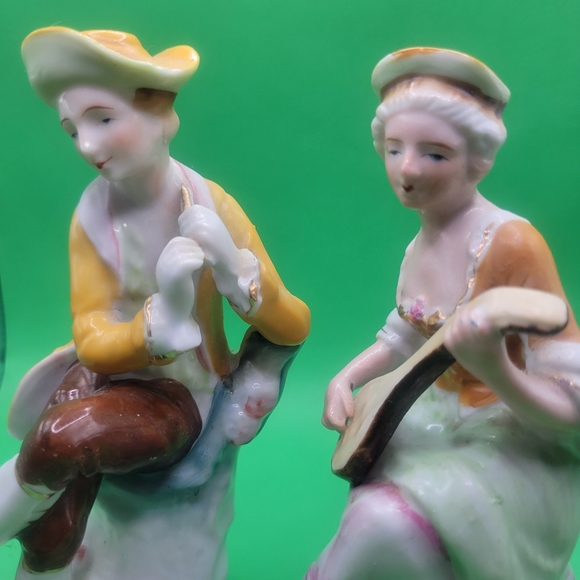 Colonial Style Vintage Porcelain Figurines - Picture 8 of 8